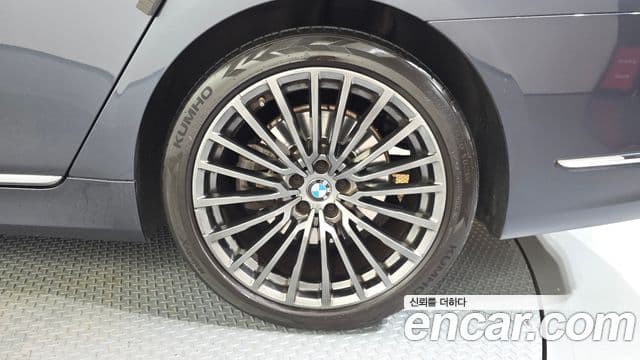 BMW 7 Series 2020 — ფოტო 28/33