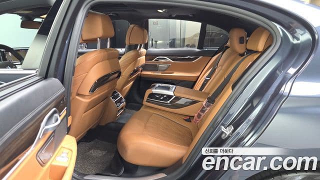BMW 7 Series 2020 — ფოტო 29/33
