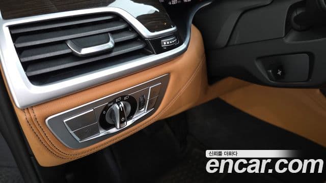 BMW 7 Series 2020 — ფოტო 15/33