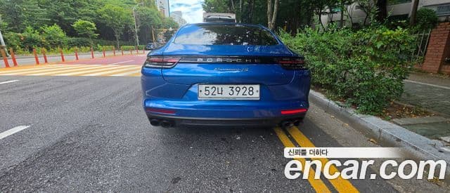 Porsche Panamera 2018 — Photo 1/18