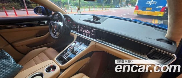 Porsche Panamera 2018 — Photo 18/18