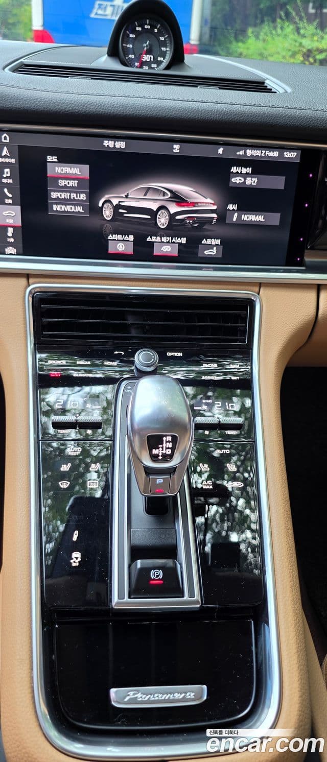 Porsche Panamera 2018 — Photo 16/18