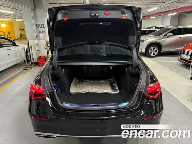 Mercedes-Benz S-Class 2024 — Photo 16/20