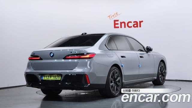BMW 7 Series 2025 — Photo 10/38