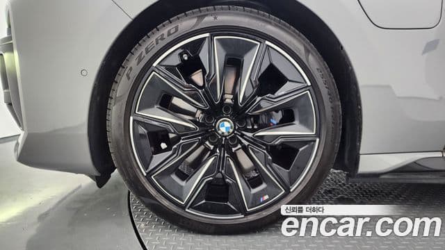 BMW 7 Series 2025 — Photo 37/38