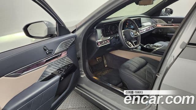 BMW 7 Series 2025 — Photo 13/38
