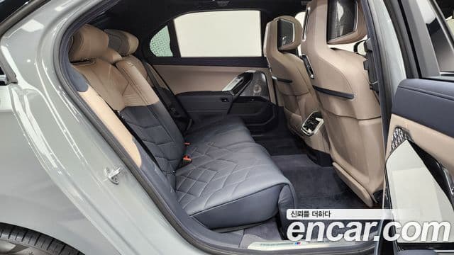 BMW 7 Series 2025 — Photo 3/38