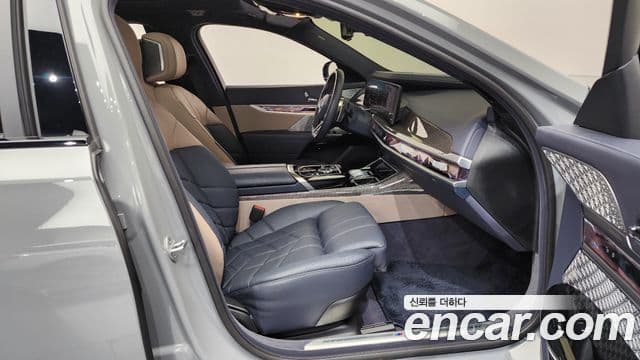 BMW 7 Series 2025 — Photo 24/38