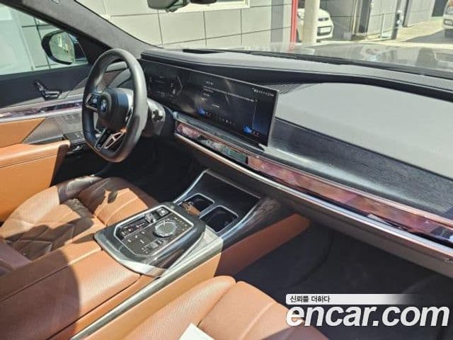 BMW 7 Series 2023 — Photo 3/4