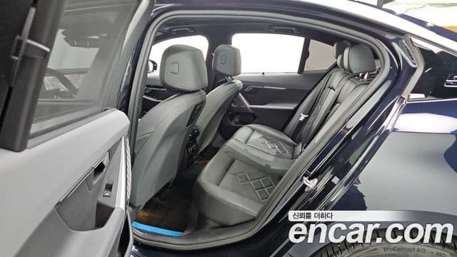 BMW 5 Series 2024 — ფოტო 18/20