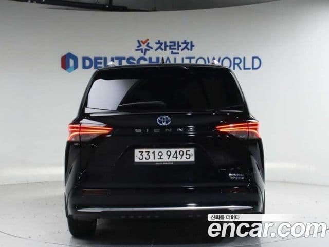 Toyota Sienna 2021 — ფოტო 1/20