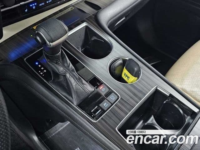 Toyota Sienna 2021 — ფოტო 6/20
