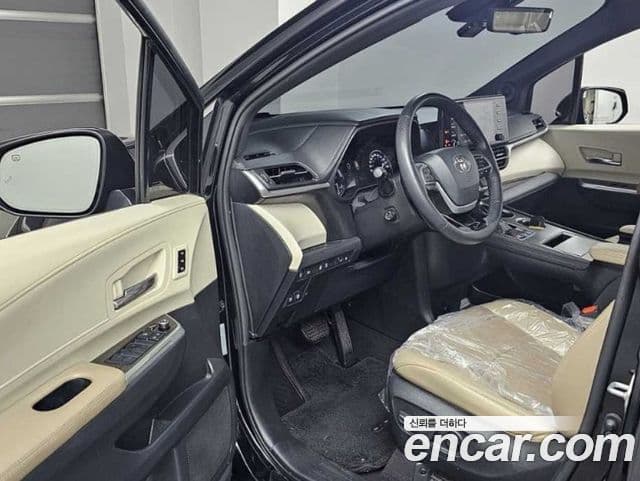 Toyota Sienna 2021 — ფოტო 5/20