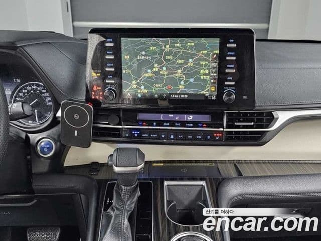 Toyota Sienna 2021 — ფოტო 16/20