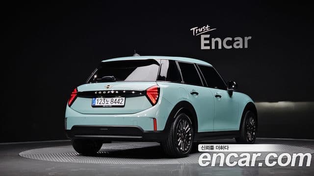 Mini Cooper C 2025 — Фото 1/20