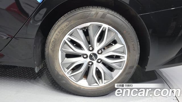 Kia K5 2023 — ფოტო 11/33