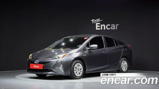 Toyota Prius 2018 — Şəkil 15/35