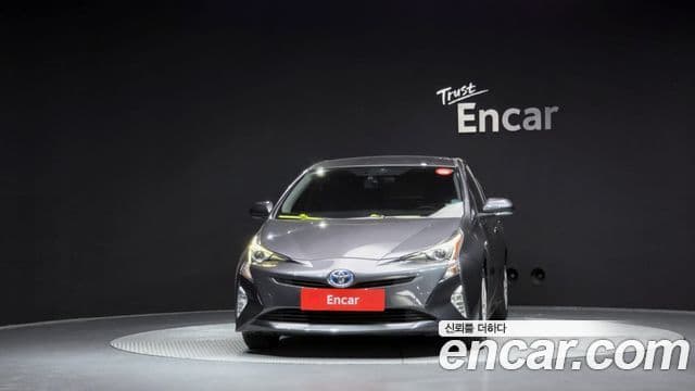 Toyota Prius 2018 — Şəkil 23/35