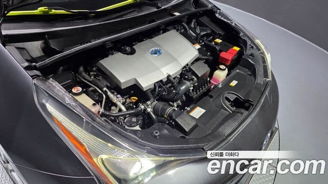 Toyota Prius 2018 — Şəkil 12/35