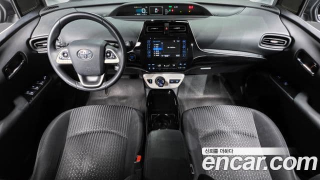 Toyota Prius 2018 — Şəkil 29/35