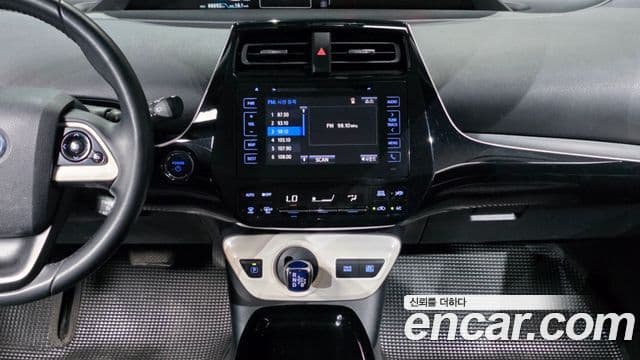 Toyota Prius 2018 — Şəkil 2/35