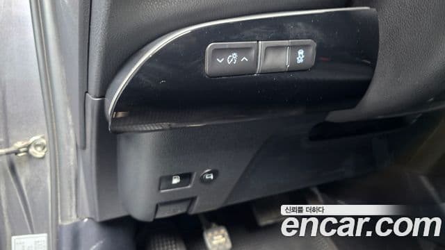 Toyota Prius 2018 — Şəkil 33/35