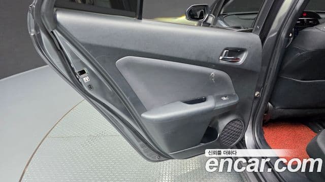 Toyota Prius 2018 — Şəkil 6/35