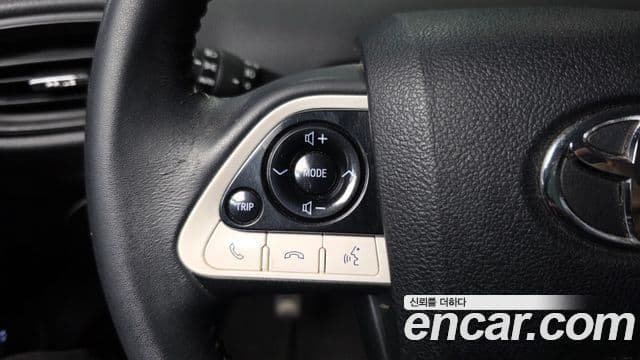 Toyota Prius 2018 — Şəkil 30/35