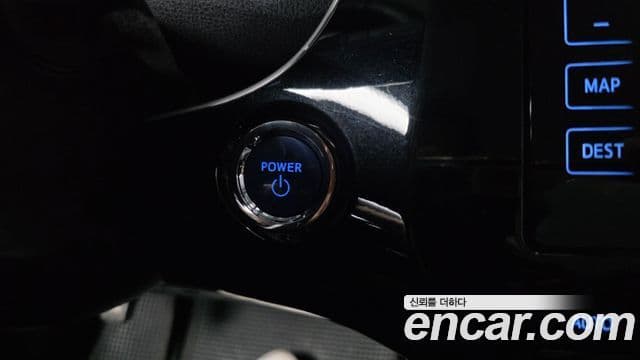 Toyota Prius 2018 — Şəkil 9/35