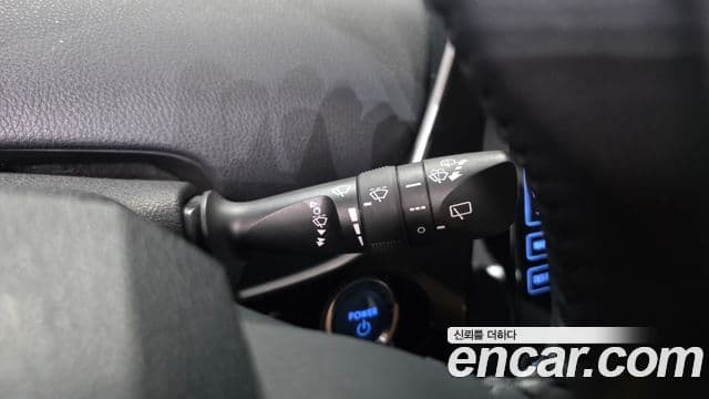 Toyota Prius 2018 — Şəkil 16/35