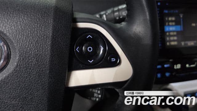 Toyota Prius 2018 — Şəkil 17/35