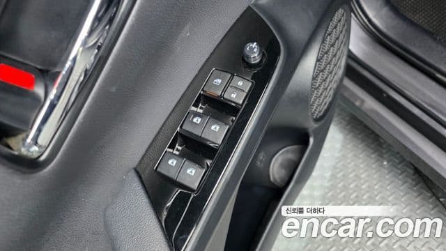 Toyota Prius 2018 — Şəkil 10/35