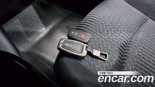 Toyota Prius 2018 — Şəkil 8/35