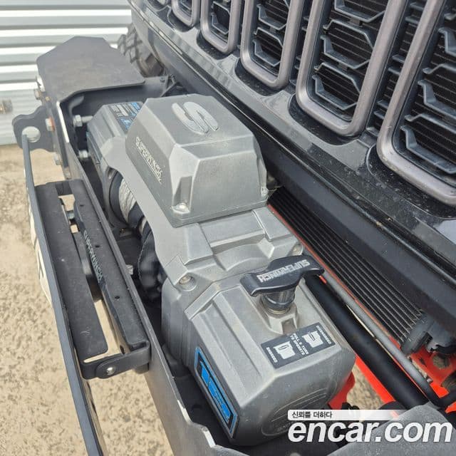 Jeep Wrangler 2024 — ფოტო 14/15
