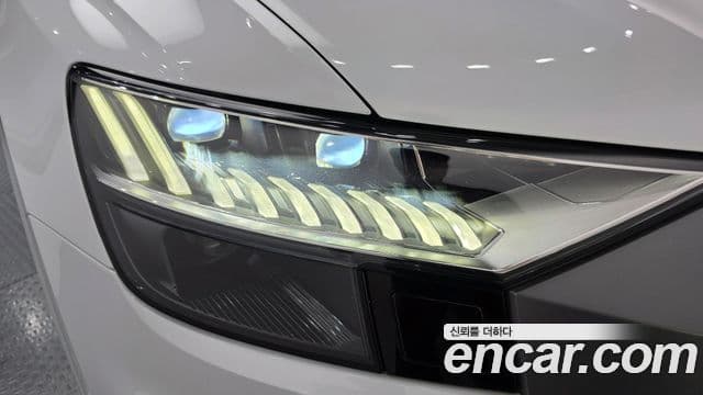 Audi Q8 2020 — Photo 22/36
