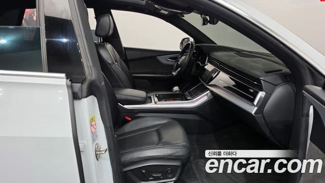 Audi Q8 2020 — Photo 12/36