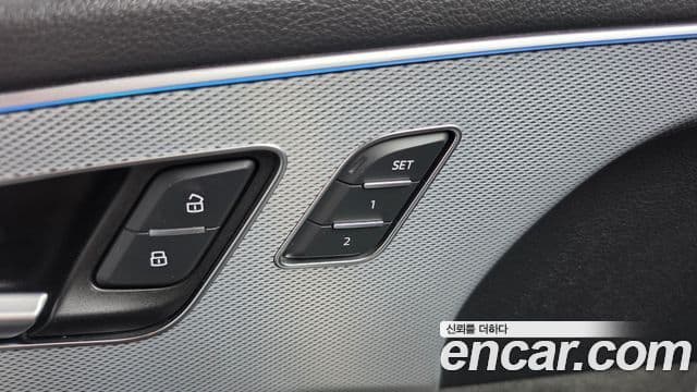 Audi Q8 2020 — Photo 13/36