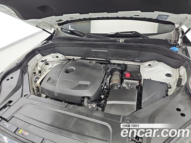 Volvo XC90 2020 — ფოტო 1/10