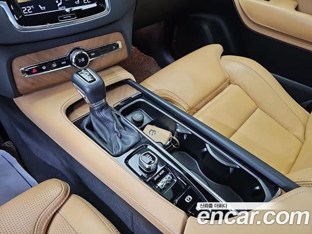 Volvo XC90 2020 — ფოტო 3/10
