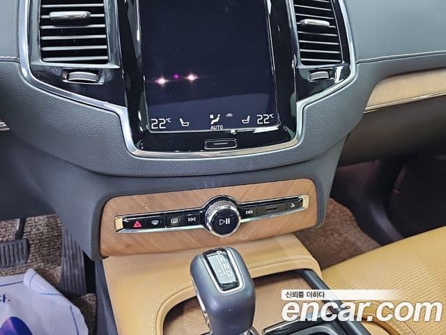 Volvo XC90 2020 — ფოტო 4/10