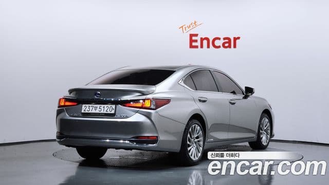 Lexus ES300h 2022 — ფოტო 33/34