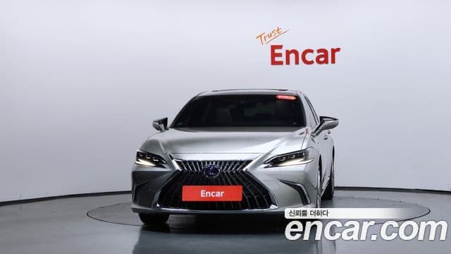 Lexus ES300h 2022 — ფოტო 24/34