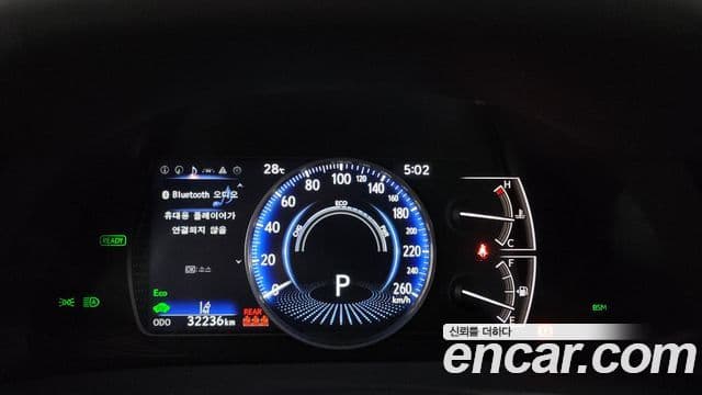 Lexus ES300h 2022 — ფოტო 25/34