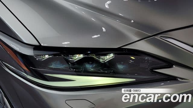 Lexus ES300h 2022 — ფოტო 13/34