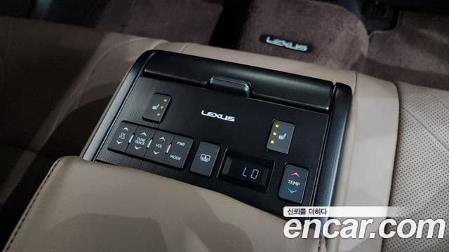Lexus ES300h 2022 — ფოტო 32/34