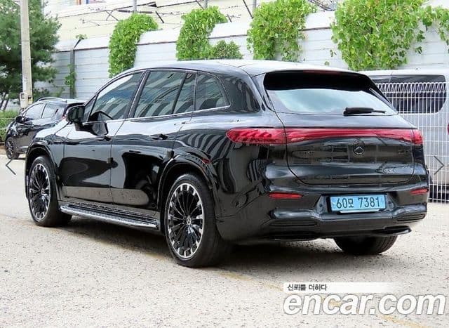 Mercedes-Benz EQS SUV 2023 — ფოტო 13/20