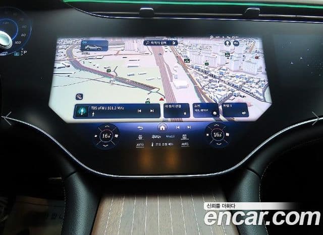 Mercedes-Benz EQS SUV 2023 — ფოტო 16/20