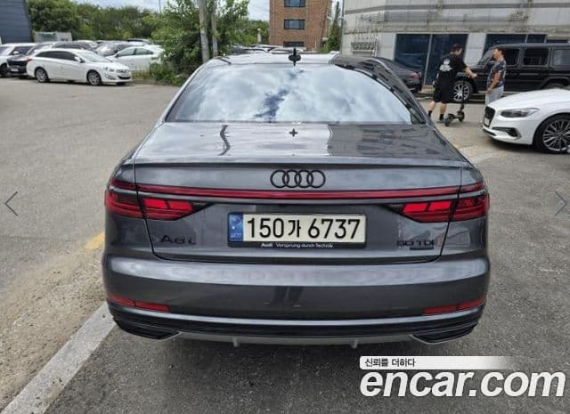 Audi A8 2021 — Photo 18/20