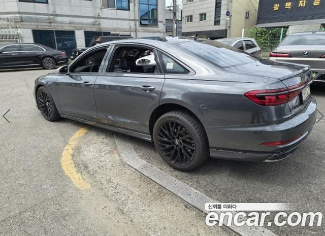 Audi A8 2021 — Photo 2/20