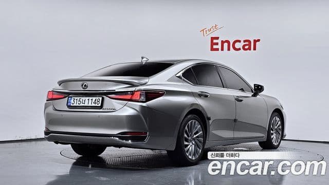 Lexus ES300h 2022 — ფოტო 13/20